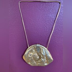 Ohh! Ashley gold purse, small, great shape, leather